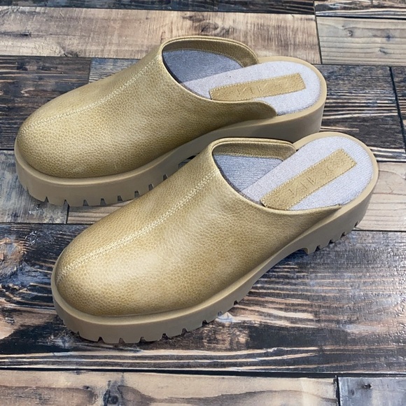 New Calia Carrie Underwood Tan Platform Clogs size 10 - Picture 2 of 5